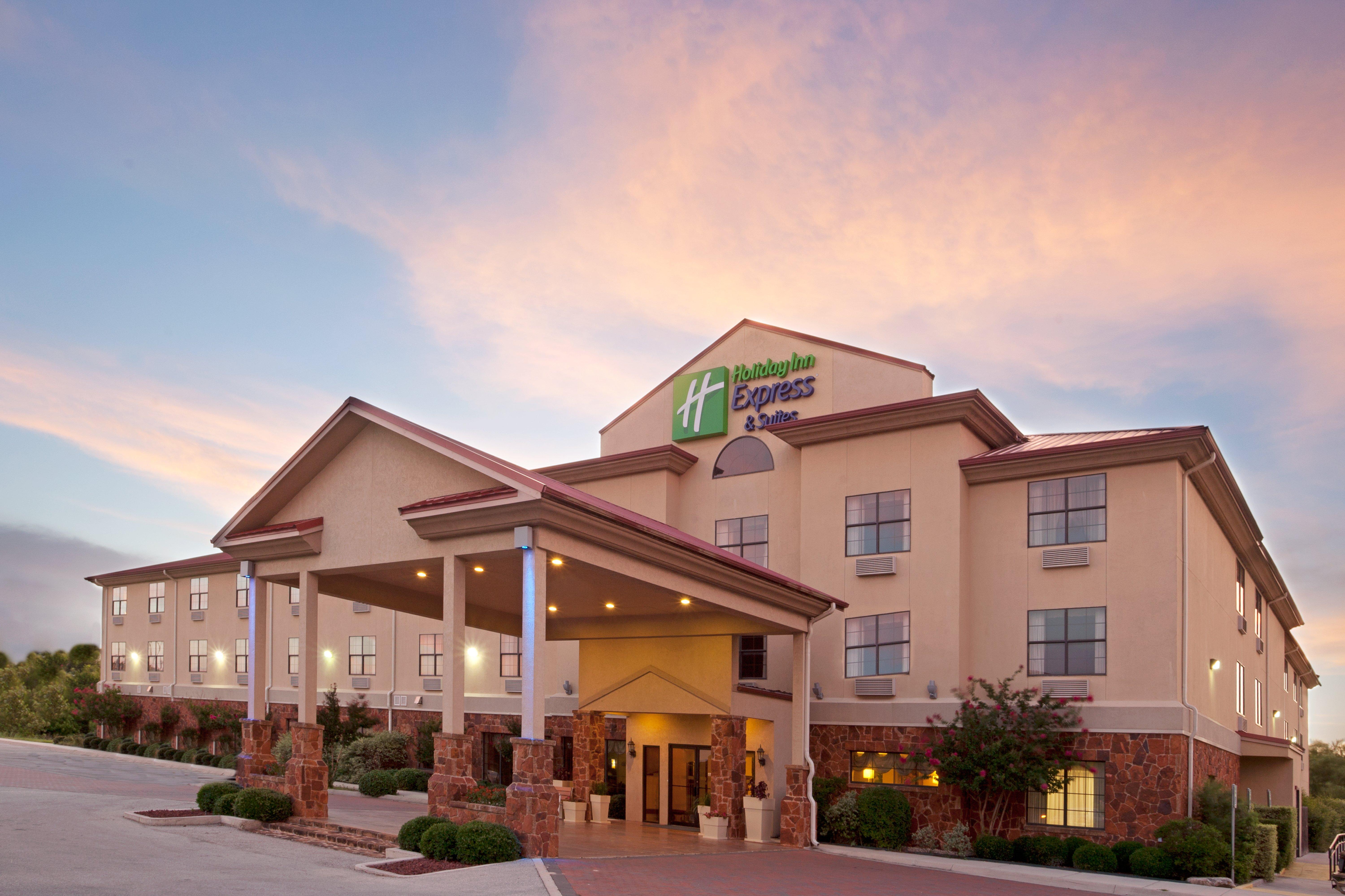 Holiday Inn Express & Suites Kerrville Exteriér fotografie