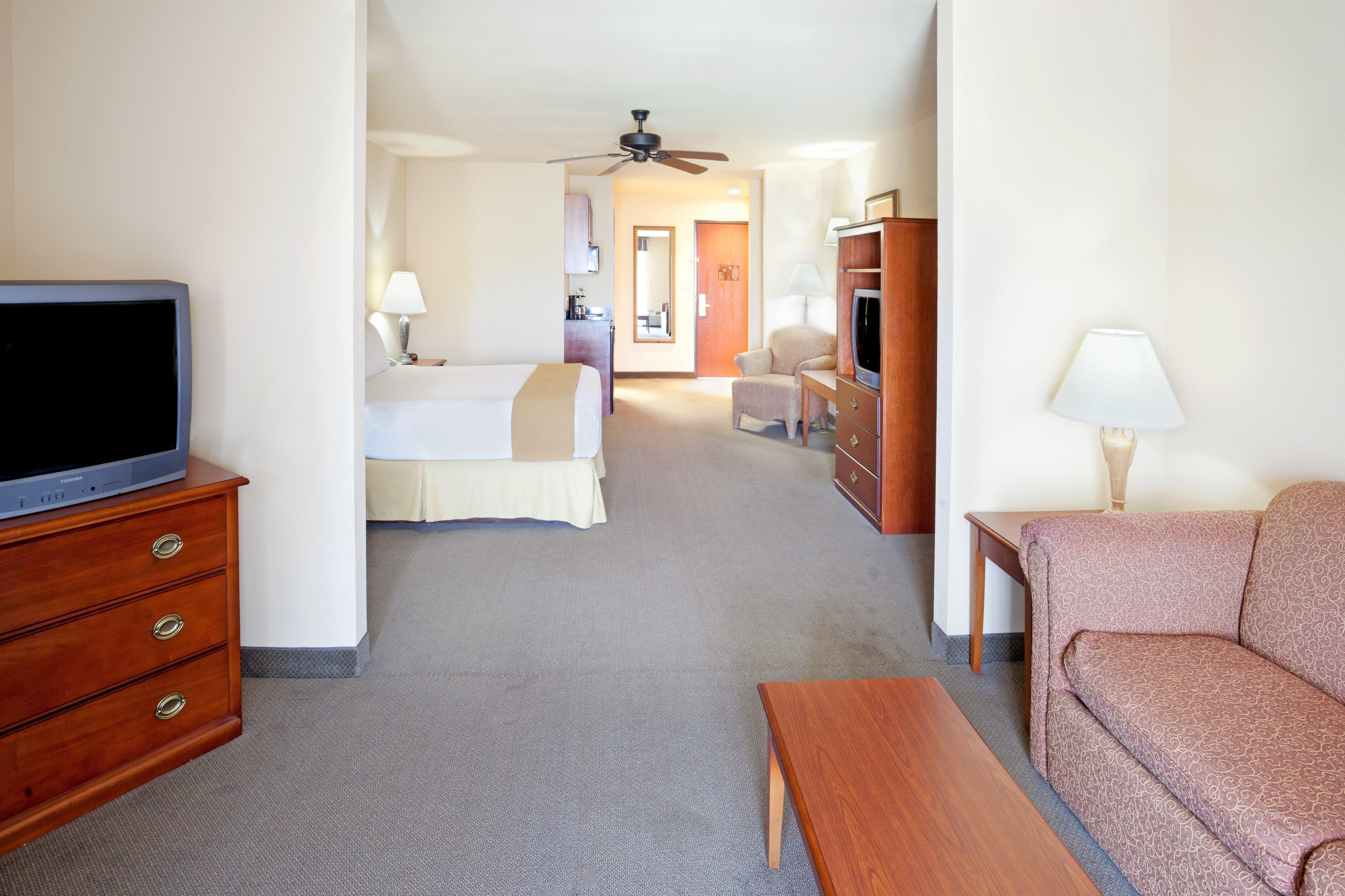 Holiday Inn Express & Suites Kerrville Pokoj fotografie
