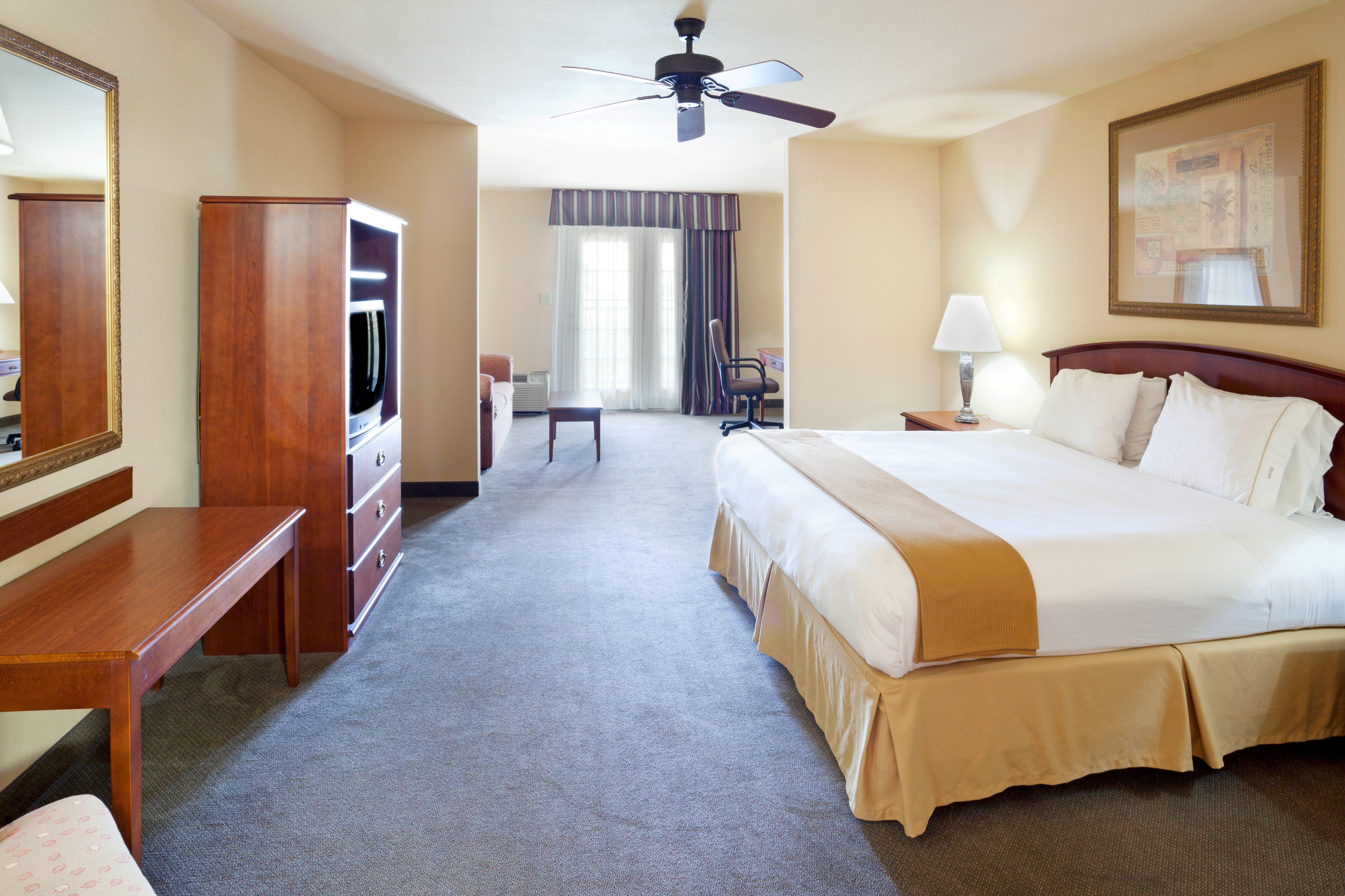 Holiday Inn Express & Suites Kerrville Pokoj fotografie