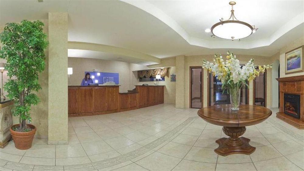 Holiday Inn Express & Suites Kerrville Exteriér fotografie