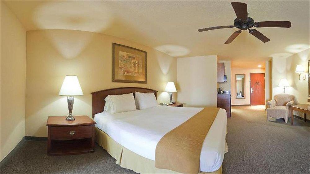 Holiday Inn Express & Suites Kerrville Exteriér fotografie