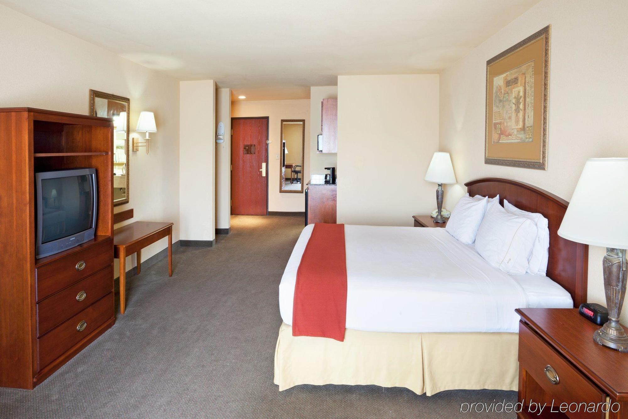 Holiday Inn Express & Suites Kerrville Pokoj fotografie